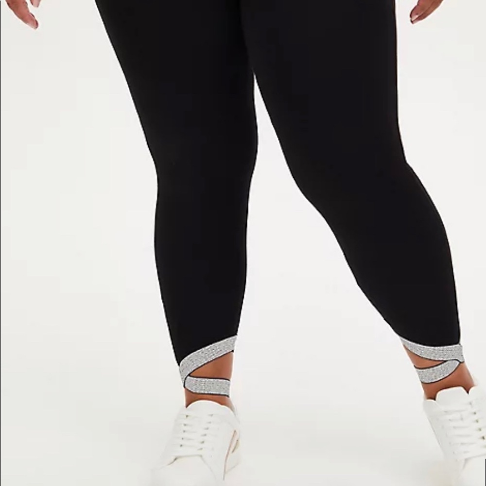 NWT Torrid Premium Leggings Full Length Black Silver Criss Cross Ankle S…